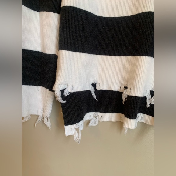 Mazik distressed holes sweater large stripes crew neck - Picture 6 of 10